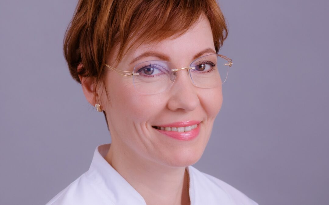Dr. Komlódi Júlia