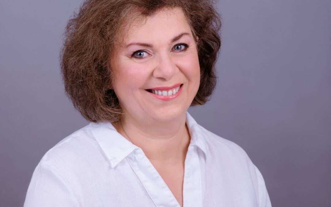 Dr. Rákász Éva